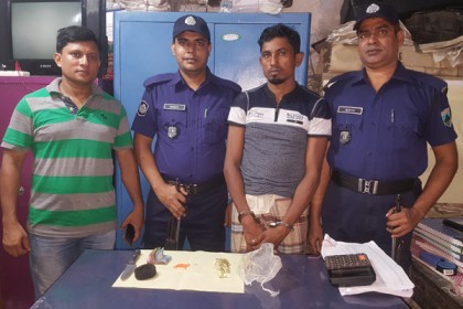 লামায় ইয়াবাসহ ইউপি সদস্য গ্রেফতার

