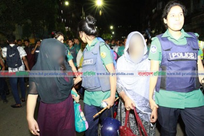সিদ্দিক বাজারে অসামাজিক কার্যকলাপের বিরুদ্ধে পুলিশের অভিযান