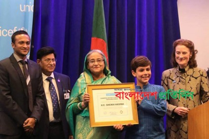 প্রধানমন্ত্রীকে ‘চ্যাম্পিয়ন অব স্কিল ডেভেলপমেন্ট ফর ইয়ুথ অ্যাওয়ার্ড’ শীর্ষক সম্মাননা