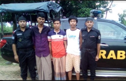 টেকনাফে চোলাই মদের আস্তানায় অভিযানে আটক ৩
