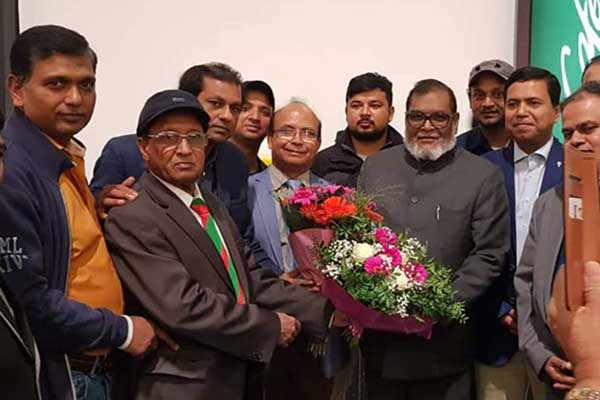 মুক্তিযুদ্ধ বিষয়ক মন্ত্রীকে ভিয়েনায় ফুলেল শুভেচ্ছা