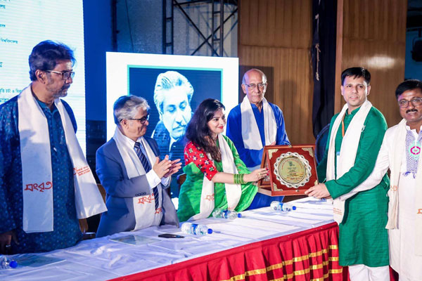 ঢাকা মাতিয়ে গেলেন কলকাতার মুনমুন মুখার্জি