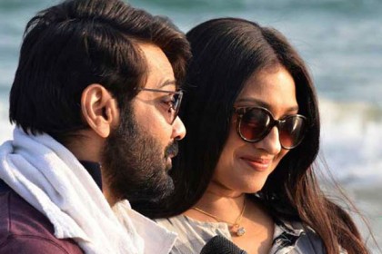 কলকাতার মেট্রোয় প্রসেনজিৎ ও ঋতুপর্ণা 