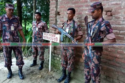 ৮ মাদক ব্যবসায়ীর বাড়ি চিহ্নিত, টানানো হল সাইনবোর্ড!