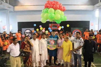 পথ-শিশুদের সঙ্গে নিয়ে প্রধানমন্ত্রীর জন্মদিন উদযাপন করলেন এমপি ওমর ফারুক