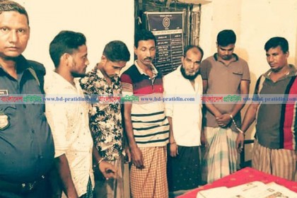 বরিশালে নগদ অর্থ ও জুয়ার সরঞ্জামসহ ৬ জুয়ারি আটক