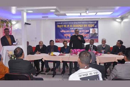 মুক্তিযুদ্ধবিষয়ক মন্ত্রী আ ক ম মোজাম্মেল হককে প্যারিসে সংবর্ধনা