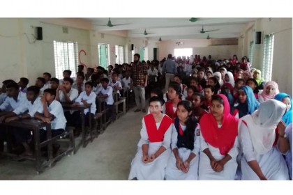 ফুলপুরকে বাল্যবিবাহ মুক্ত করতে শিক্ষার্থী সমাবেশ