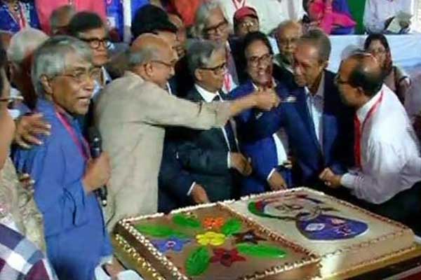বর্ণাঢ্য আয়োজনে ঢাবি অ্যালামনাই'র প্রতিষ্ঠাবার্ষিকী পালিত
