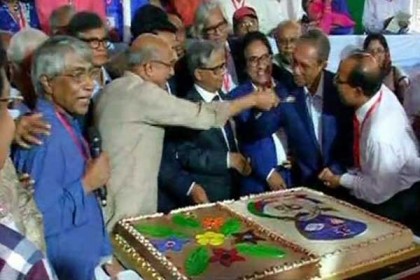 বর্ণাঢ্য আয়োজনে ঢাবি অ্যালামনাই'র প্রতিষ্ঠাবার্ষিকী পালিত