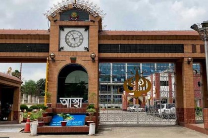 সম্রাটের খবর জানতে ডিএমপি কার্যালয়ে সাংবাদিকদের ভিড়