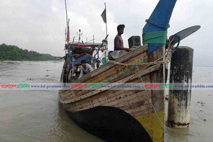 সাগরে ফিশিং ট্রলারে বজ্রপাত, পাঁচ জেলে আহত