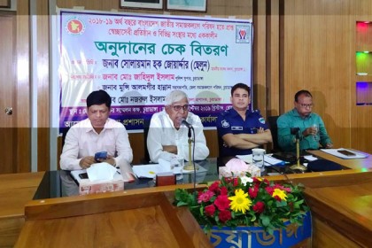 চুয়াডাঙ্গায় ৬০টি প্রতিষ্ঠানের মাঝে অনুদানের চেক বিতরণ