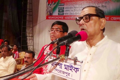 দেশে এখন উন্নয়নের নামে চলছে হরিলুট: মেনন 

