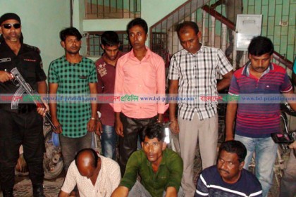 জামালপুর পার্সপোট অফিসে দালাল চক্রের ৯ সদস্য আটক