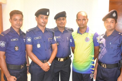 সিলেটে ভুয়া এএসপি আটক

