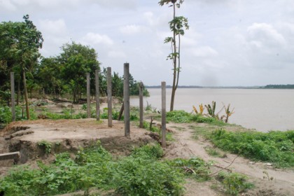 আলফাডাঙ্গা মধুমতি নদীর ভয়াবহ ভাঙন


