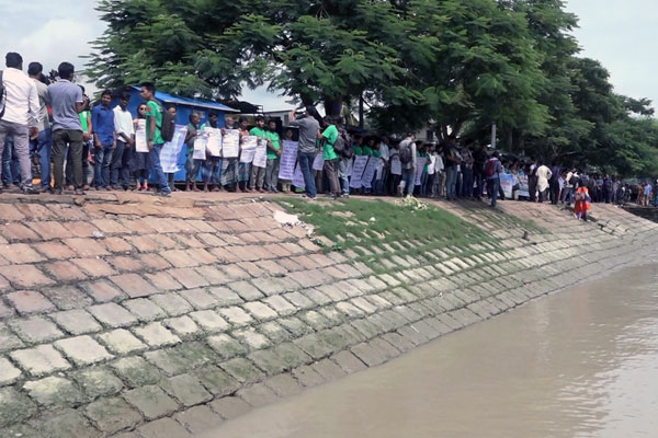 বিশ্ব নদী দিবস উপলক্ষে বরিশালে মানববন্ধন