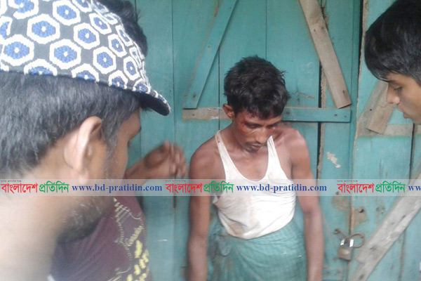 কুমিল্লায় দা দিয়ে ১২ জনকে কুপিয়েছে মাদকাসক্ত যুবক
