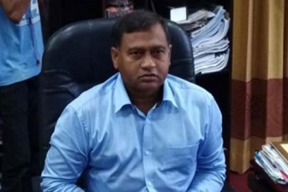 পুলিশ পাহারায় ক্যাম্পাস ছাড়লেন ভিসি নাসির
