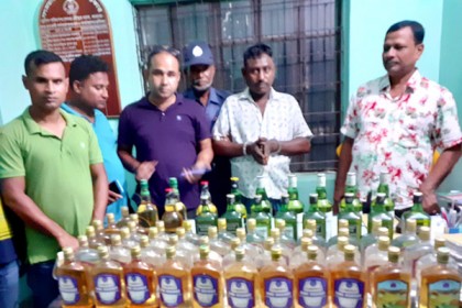 শ্রীপুরে ৬৫ বোতল মদসহ বিক্রেতা গ্রেফতার

