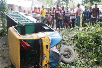 থ্রি হুইলারের চাপায় শিশু নিহত 

