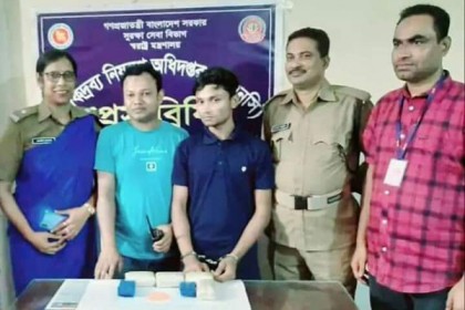 টেকনাফে দুই রোহিঙ্গাসহ আটক ৩   

