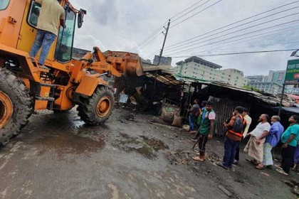 রাজধানীতে অবৈধ স্থাপনা উচ্ছেদে ডিএনসিসির অভিযান 