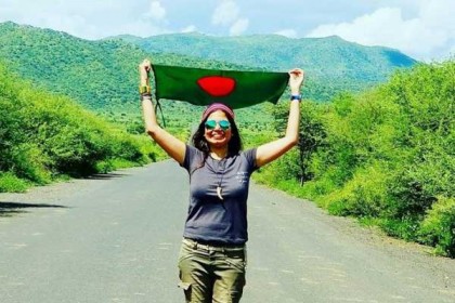 ১৩৫ দেশ ভ্রমণ করে রেকর্ড গড়লেন নাজমুন নাহার