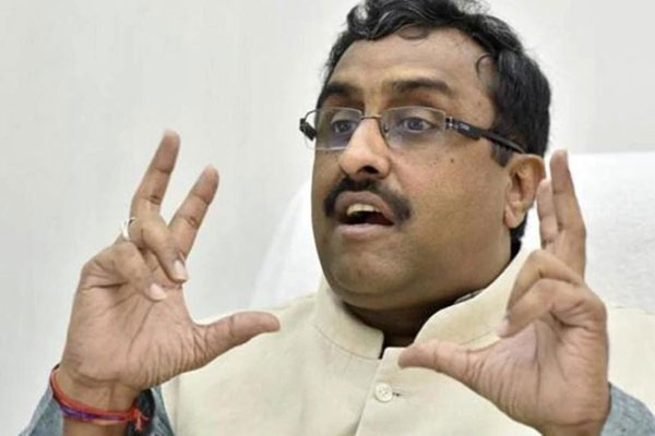 ‘কাশ্মীরে আটকদের পাঁচতারা হোটেলে রাখা হয়েছে’