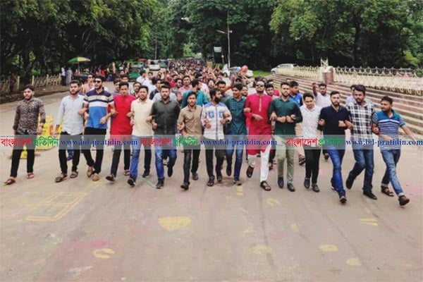 প্রধানমন্ত্রীর নানা অর্জনে চবিতে আনন্দ মিছিল 
