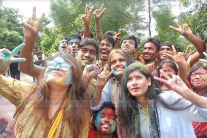 বশেমুরবিপ্রবির ভিসির পদত্যাগে ক্যাম্পাসে আনন্দের বন্যা

