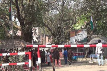 দুর্গাপূজায় টানা ১০ দিন ছুটির মুখে হিলি স্থলবন্দর