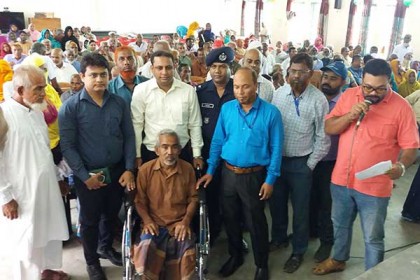 মেহেরপুরে আন্তর্জাতিক প্রবীন দিবসে হুইল চেয়ার বিতরণ 