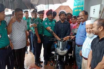 সিলেটে ‘হেলমেট আছে তো জ্বালানি আছে’ কর্মসূচি শুরু