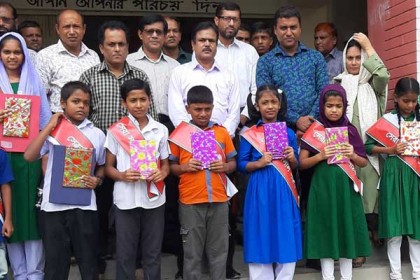 নোয়াখালীতে পাঠ্যবই পড়া প্রতিযোগিতা