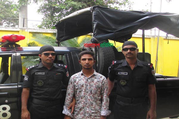 ফরিদপুরে অস্ত্র-মাদকসহ যুবক আটক

