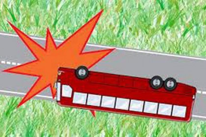 টাঙ্গাইলে যাত্রীবাহী বাস খাদে, আহত ৩০