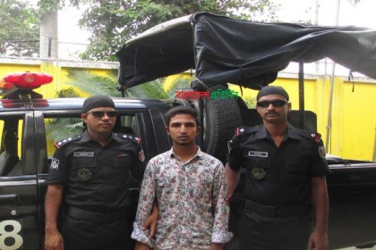 ফরিদপুরে অস্ত্র-মাদকসহ যুবক আটক
