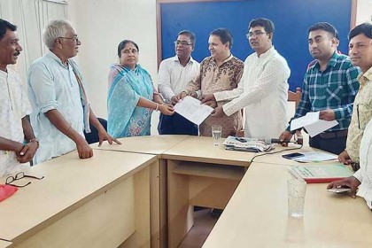 চরভদ্রাসনে ১৮টি মন্ডপে প্রশাসনের সহায়তা প্রদান