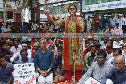বরিশালে ৩ দাবিতে অটোরিক্সা শ্রমিকদের আমরণ অনশন
