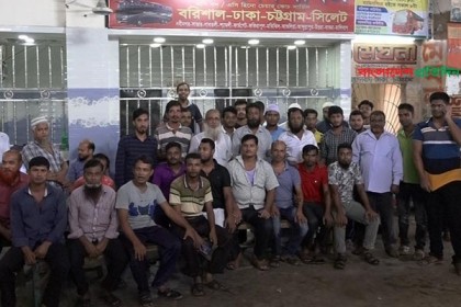 বরিশালে ৫ ঘণ্টার মধ্যে শ্রমিকদের দাবি মেনে নিয়েছেন মালিকরা 
