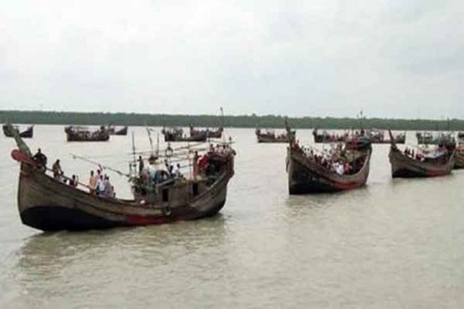 বাংলাদেশ জলসীমায় অনুপ্রবেশের দায়ে ভারতীয় ১৫ জেলে আটক