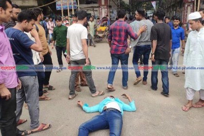 জবিতে ছাত্রদলের মিছিলে ছাত্রলীগের হামলা, আহত ৪