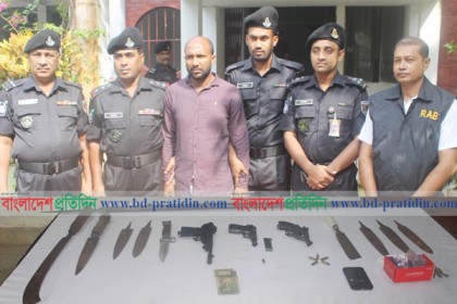 কিশোরগঞ্জে অস্ত্রসহ র‌্যাবের হাতে গ্রেফতার ১