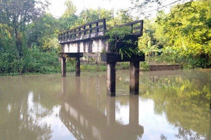 'নিঃসঙ্গ' একটি সেতু