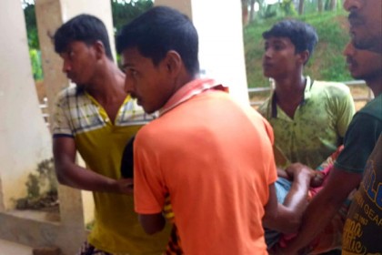 কুবির নির্মাণাধীন ভবন থেকে পড়ে শ্রমিক আহত