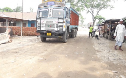 দুর্গাপূজা উপলক্ষে বুড়িমারী স্থলবন্দর ৬ দিন বন্ধ ঘোষণা
