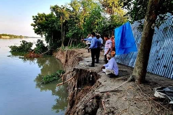 কমতে শুরু করেছে পদ্মা-মহানন্দার পানি