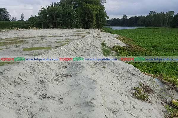 সিরাজগঞ্জে নদী দখল করে গুচ্ছগ্রাম নির্মাণ!